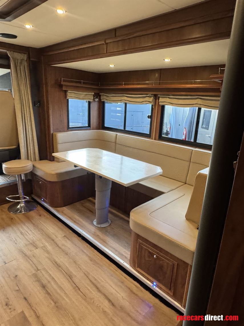 2018-equicruiser-motorhome-race-truck-with-ga