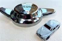 jaguar-wheel-spinner-signed-by-roy-salvadori