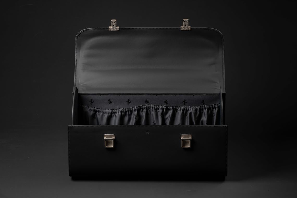 ferrari-f50-luggage-set