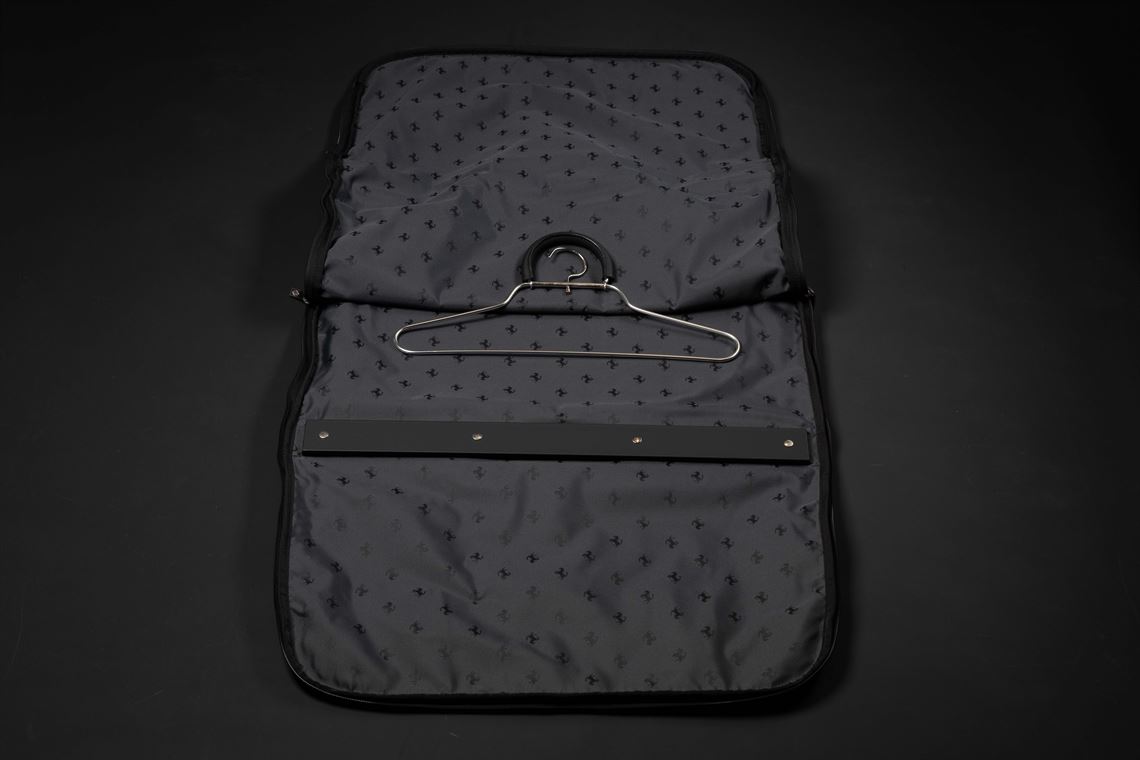 ferrari-f50-luggage-set