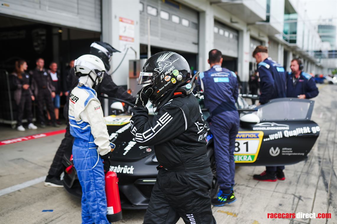 exclusive-drivers-seat---porsche-cayman-nls