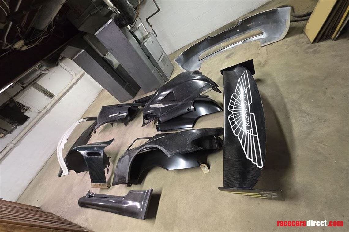 aston-martin-dbrs9-carbon-fiber-body-panels-m