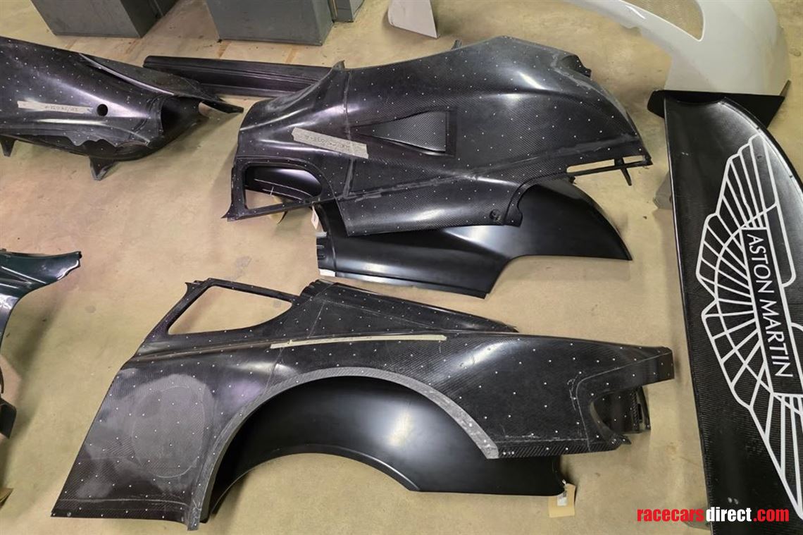 aston-martin-dbrs9-carbon-fiber-body-panels-m