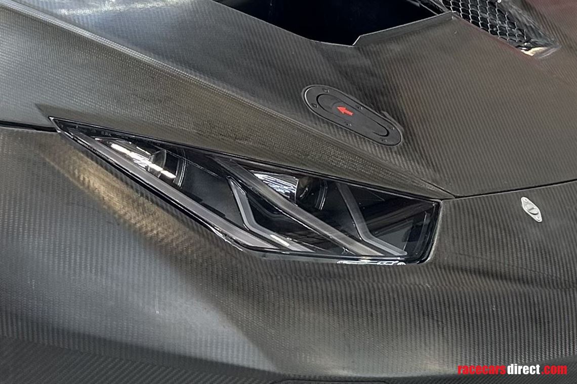 lamborghini-huracan-super-trofeo-head-lights