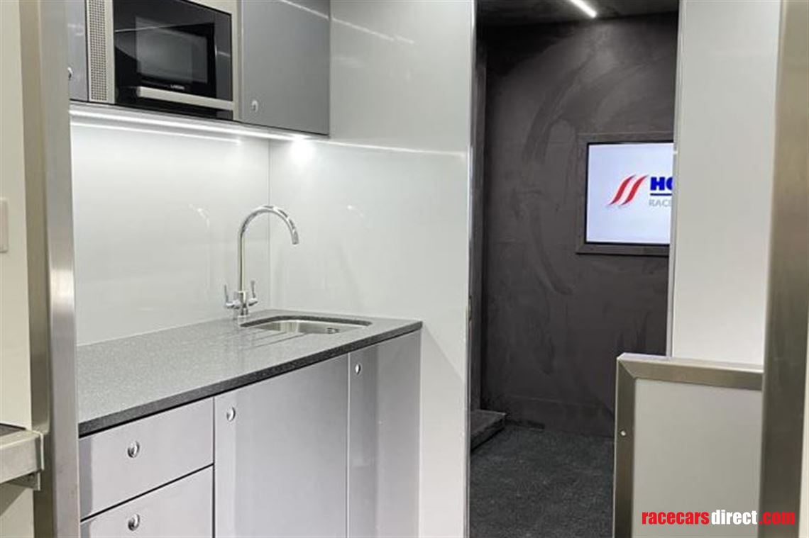 2-car-transporter-with-office