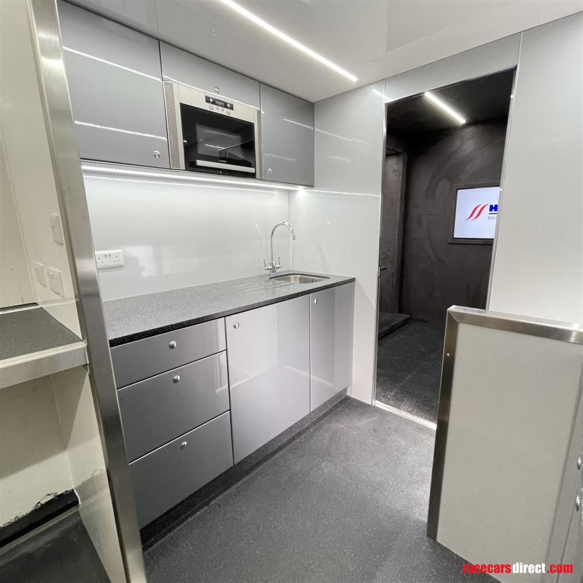 2-car-transporter-with-office