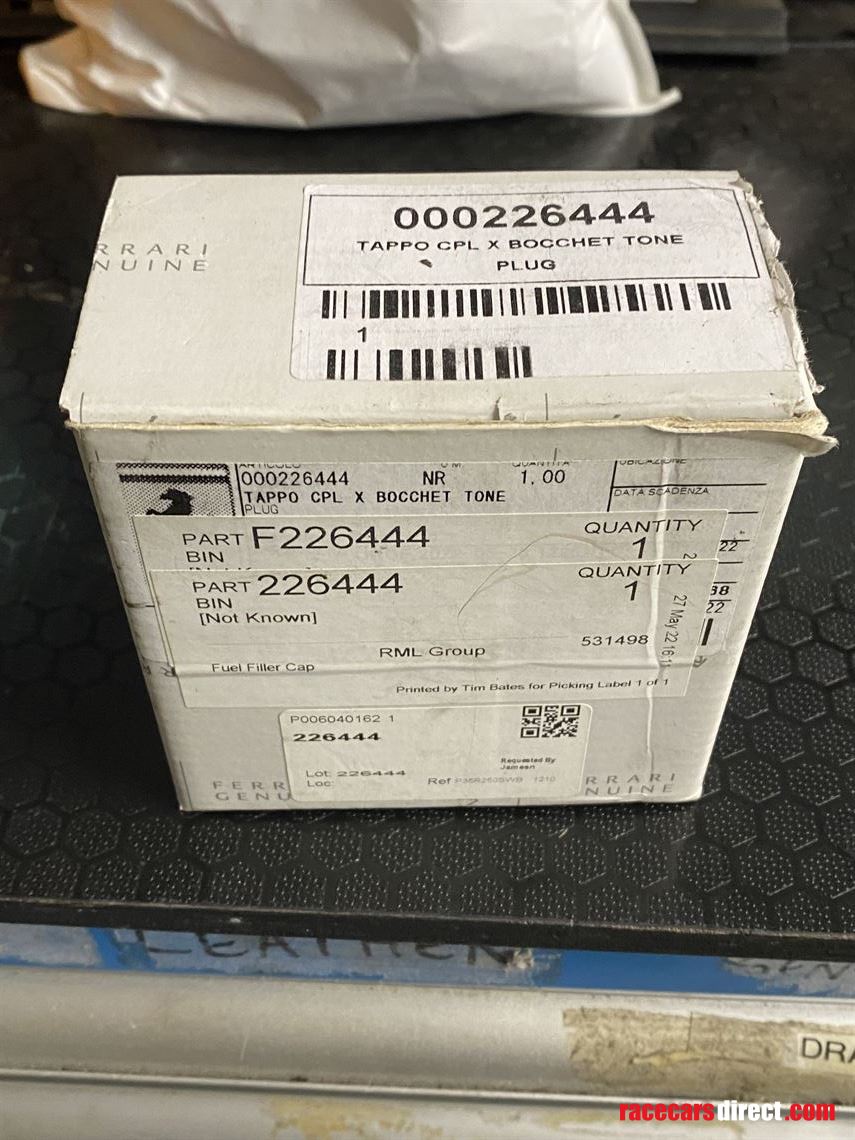 ferrari-oil-cap