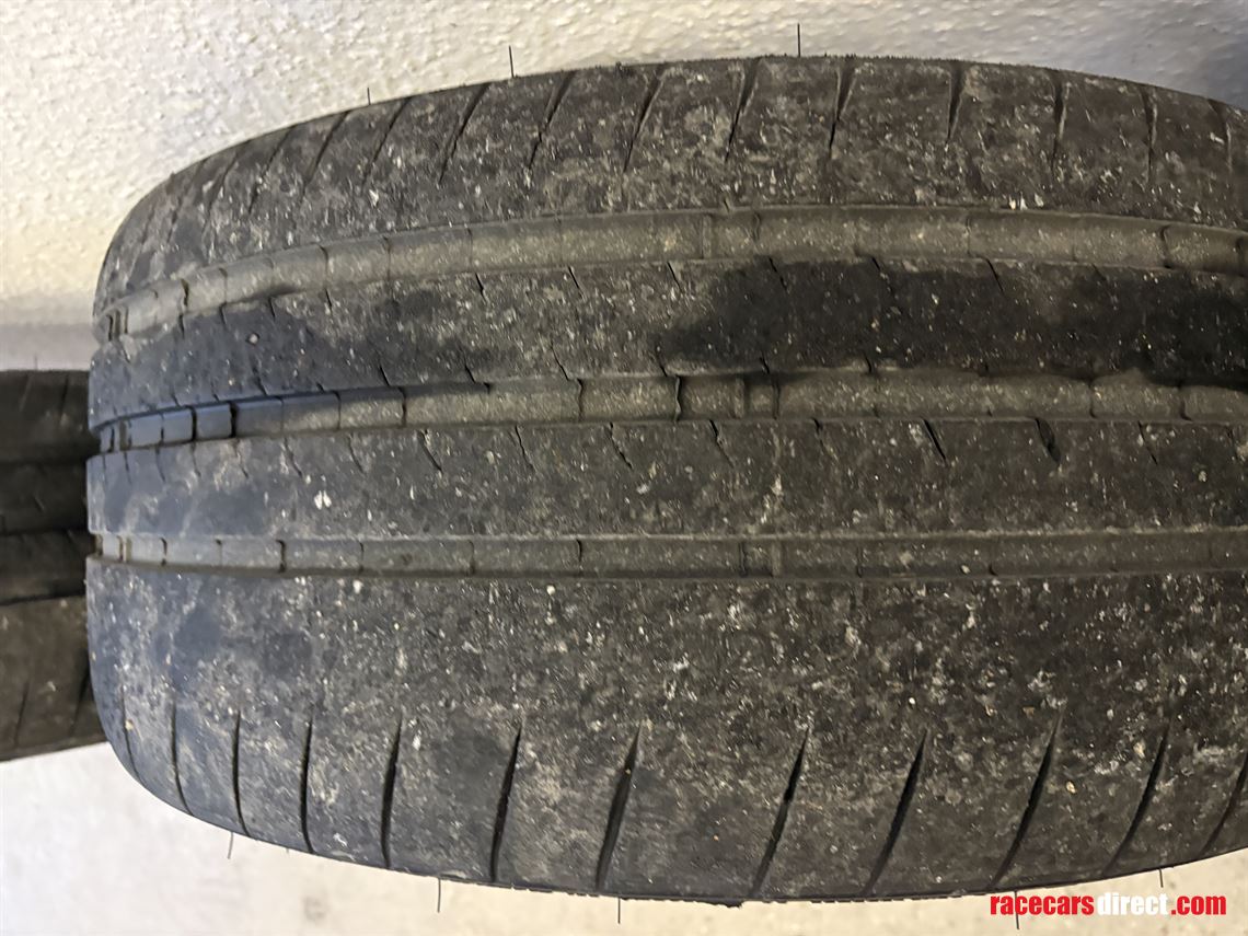 set-of-tires-and-rims-porsche-992-gt3