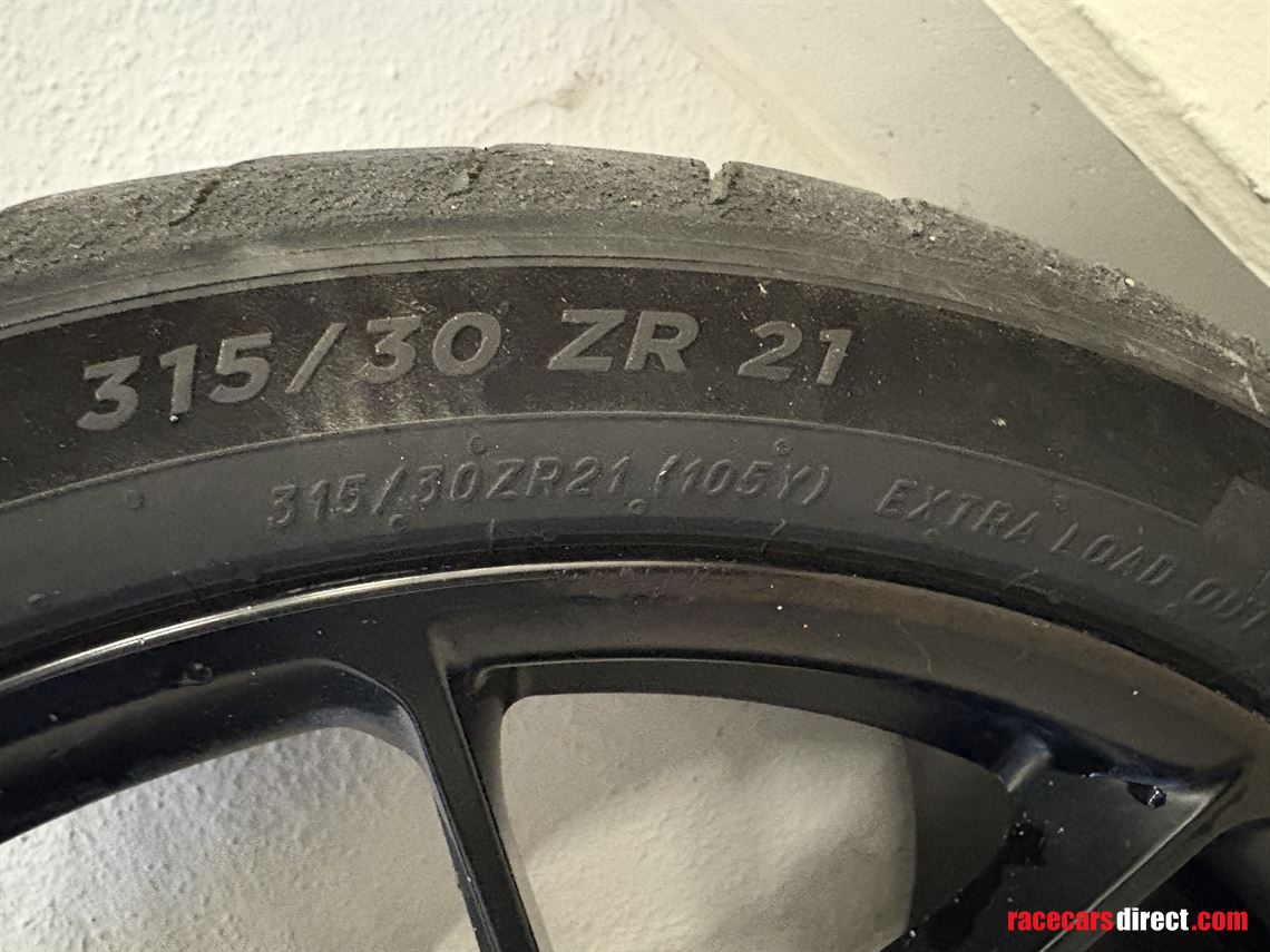 set-of-tires-and-rims-porsche-992-gt3