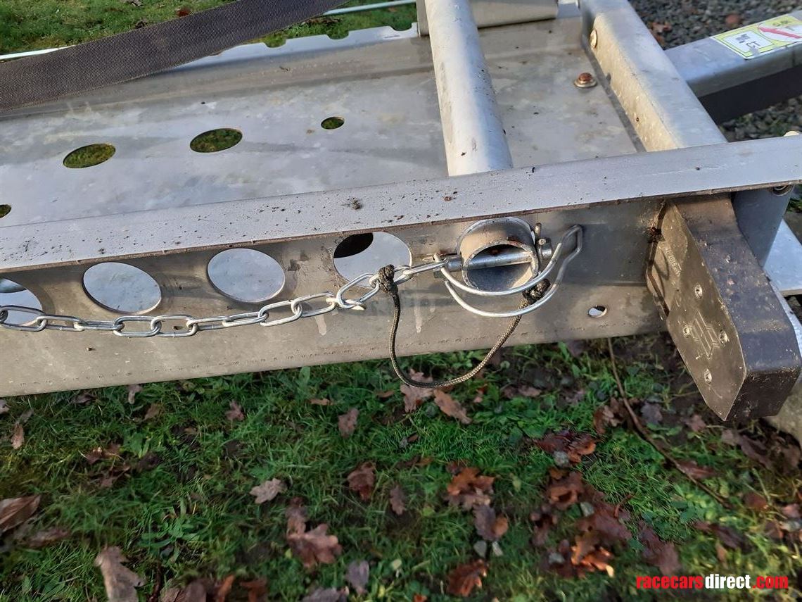 2 extra holes drilled for nearer front chock placing.