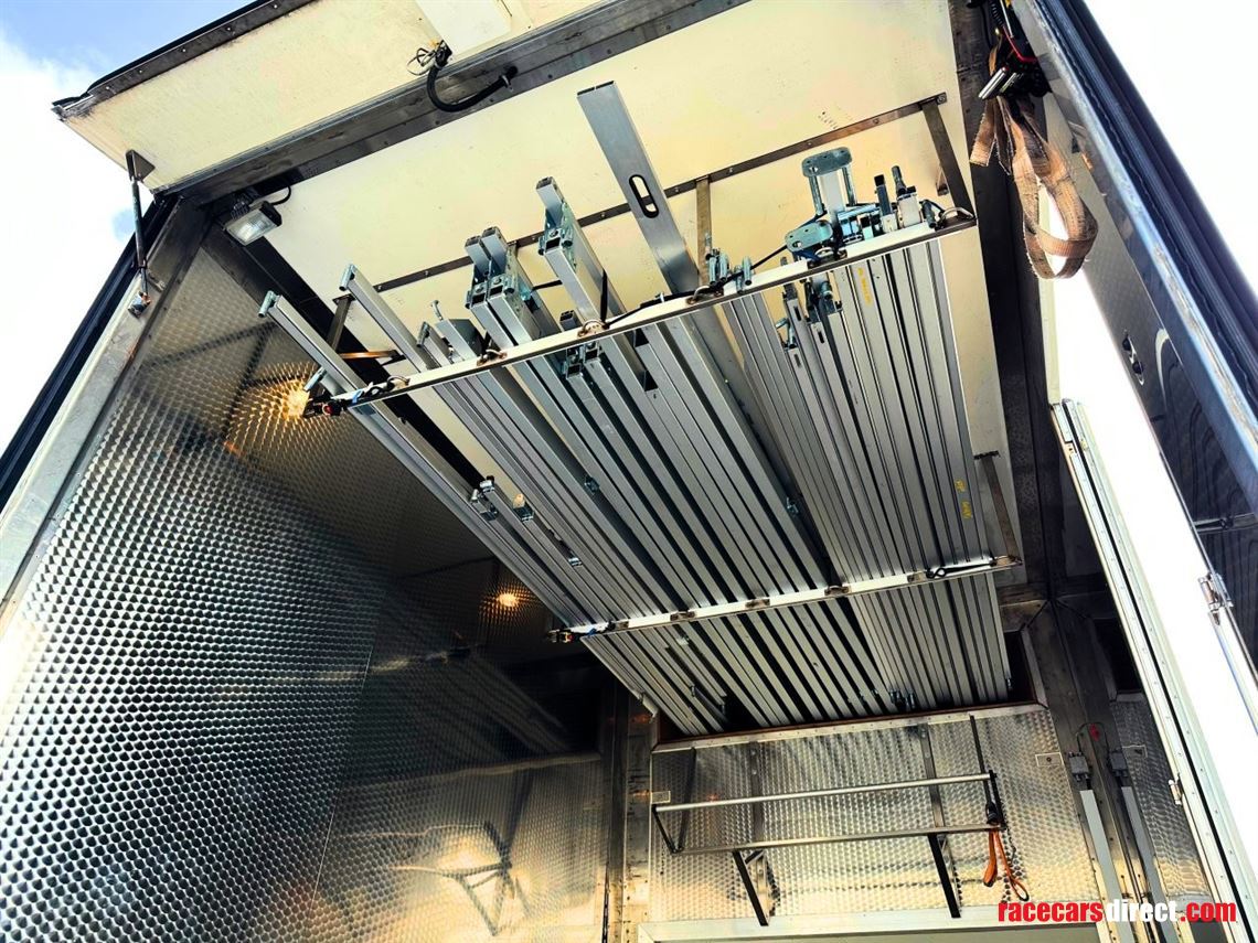 race-team-transporter