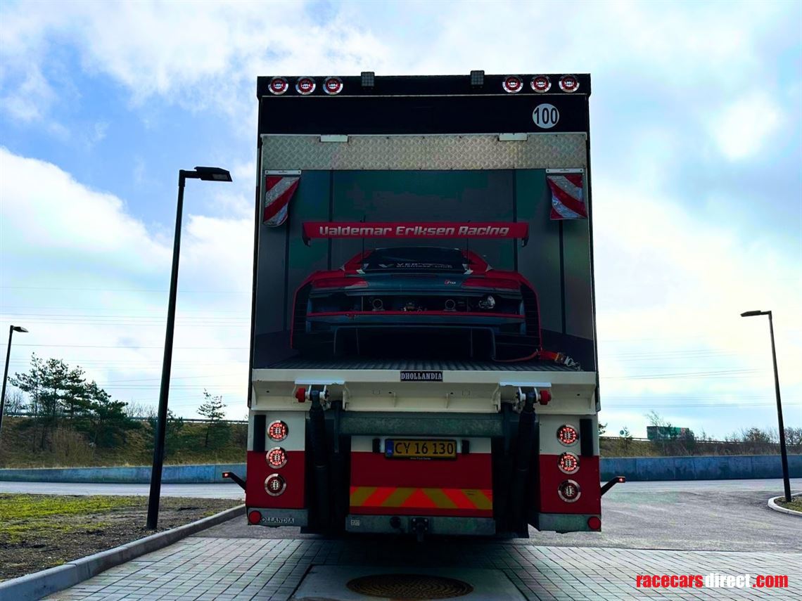 race-team-transporter