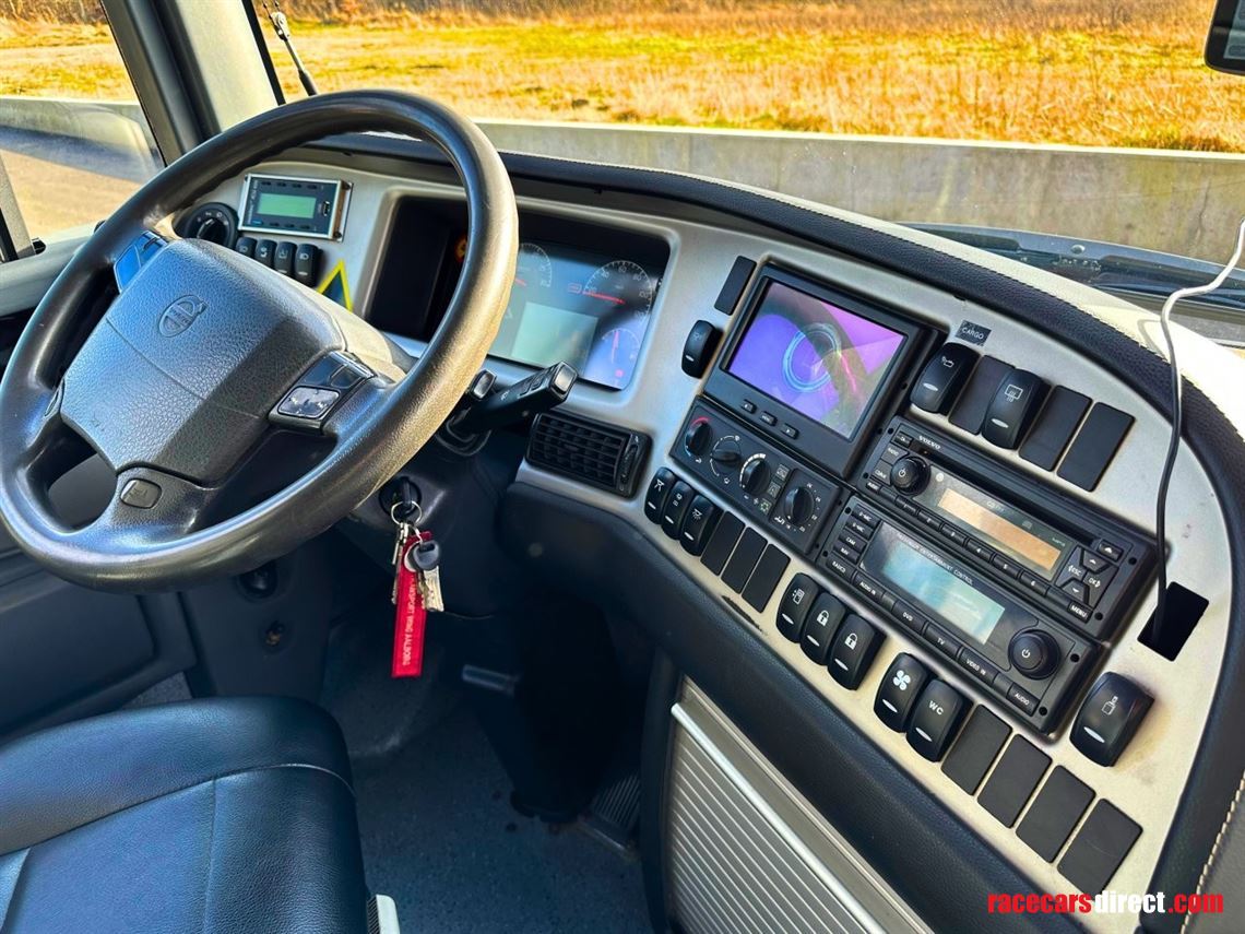 race-team-transporter