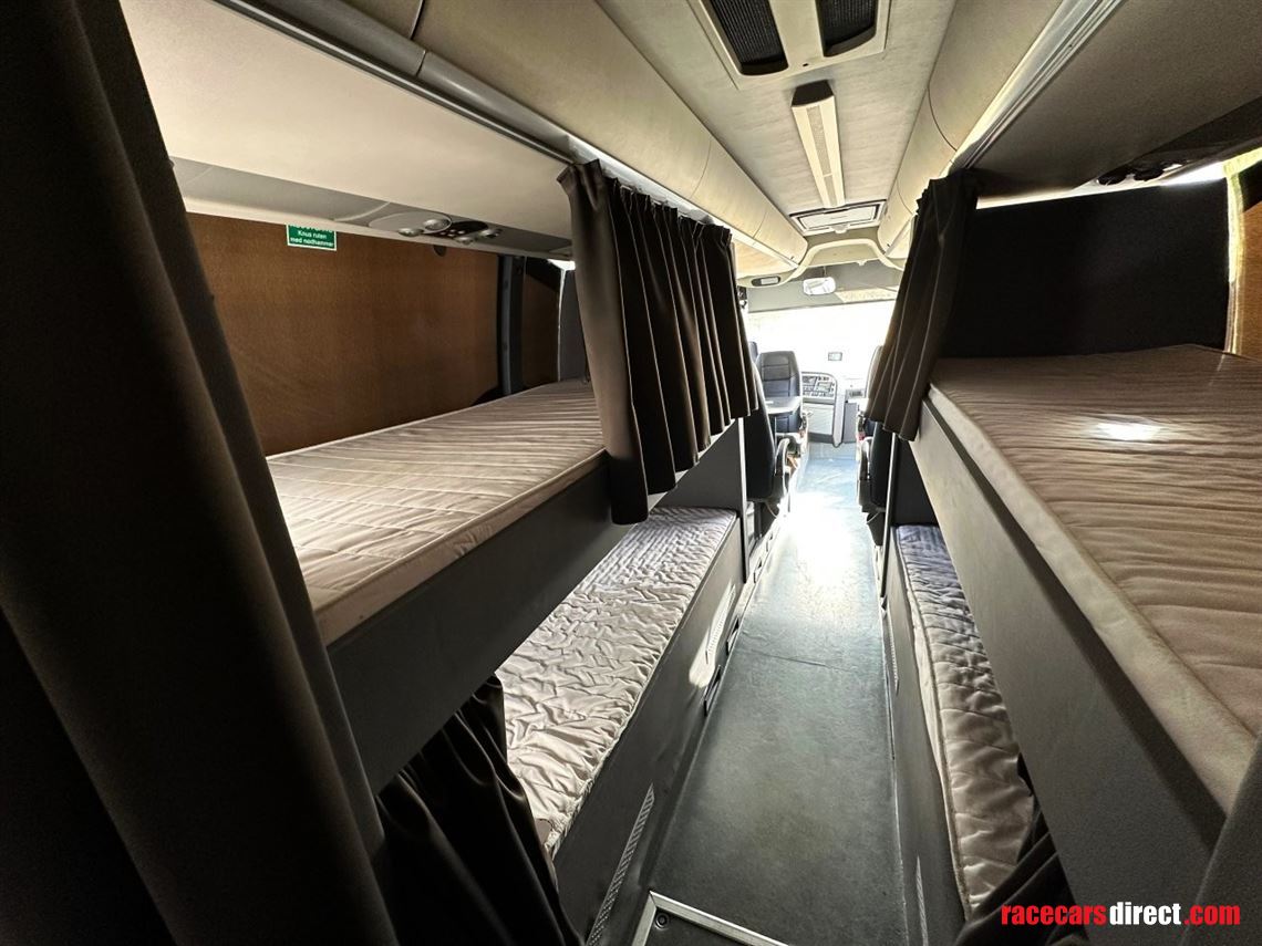 race-team-transporter