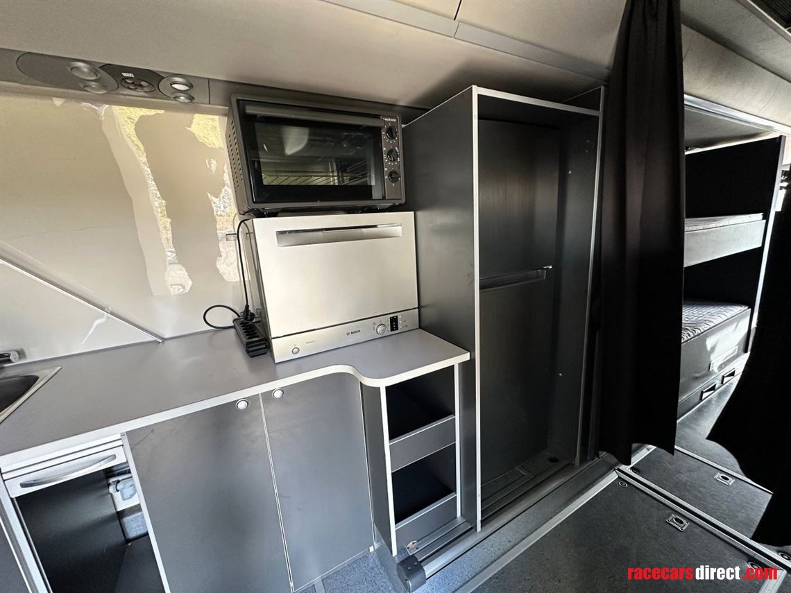 race-team-transporter