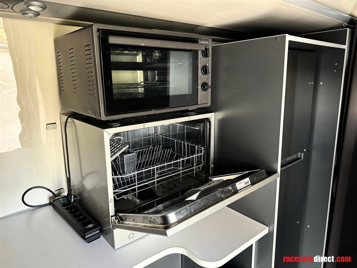 race-team-transporter