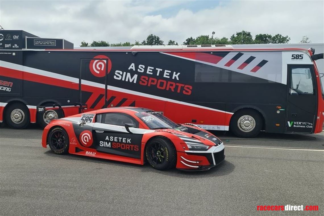 race-team-transporter