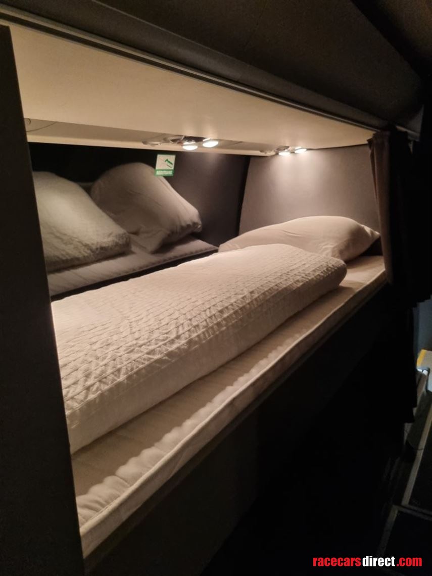 race-team-transporter