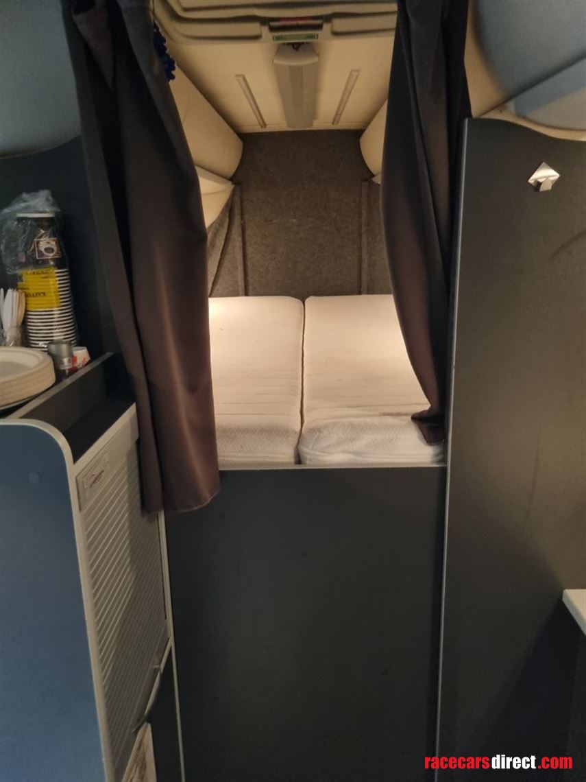 race-team-transporter