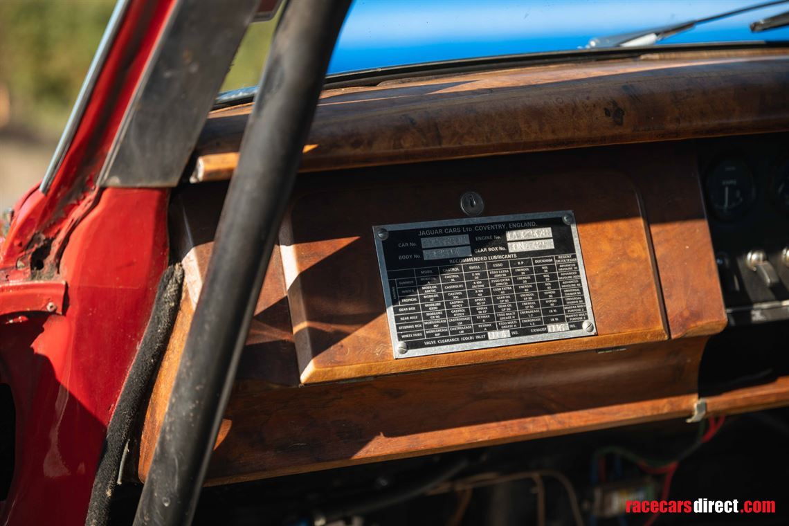 jaguar-mk-2-race-car---fia-htp