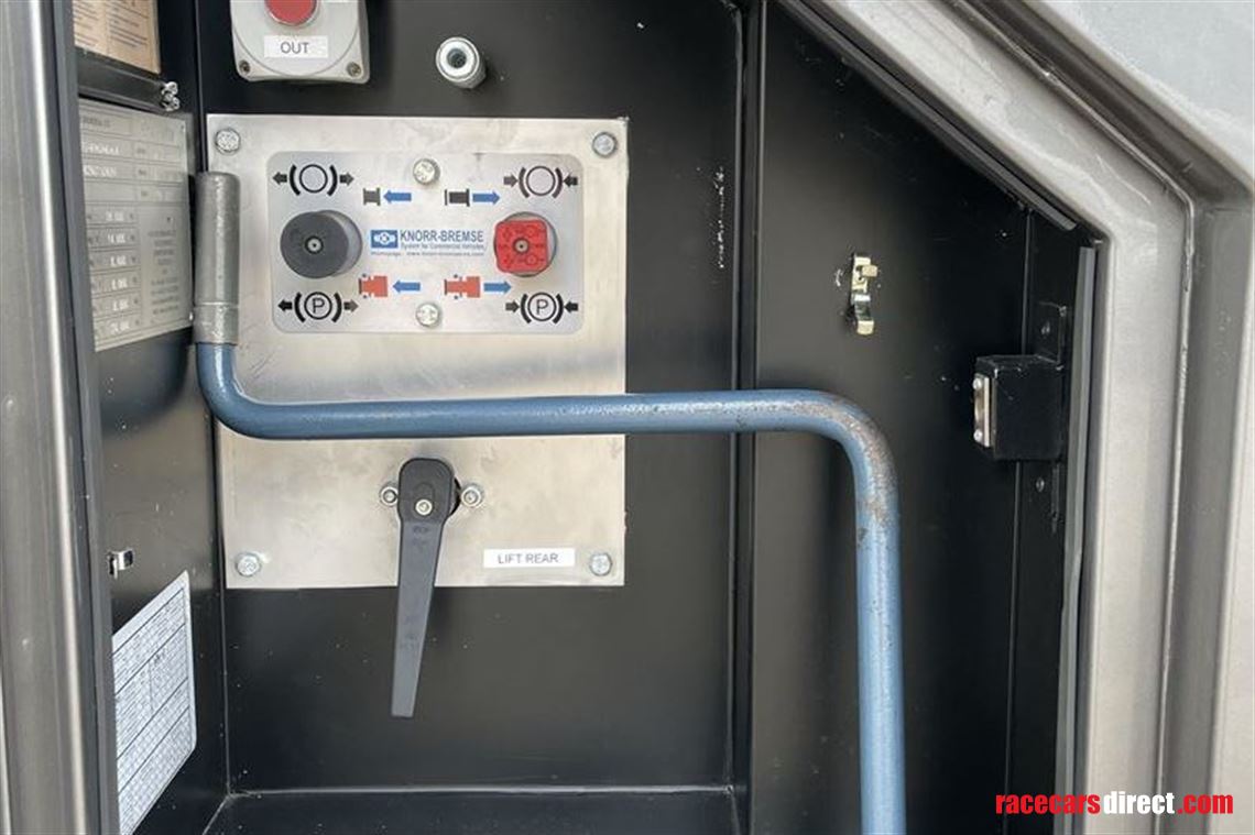 3-car-transporter-with-twin-slide-out-pods