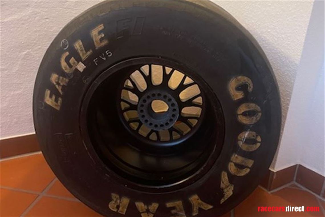 ferrari-f92a-formula-1-rear-wheel
