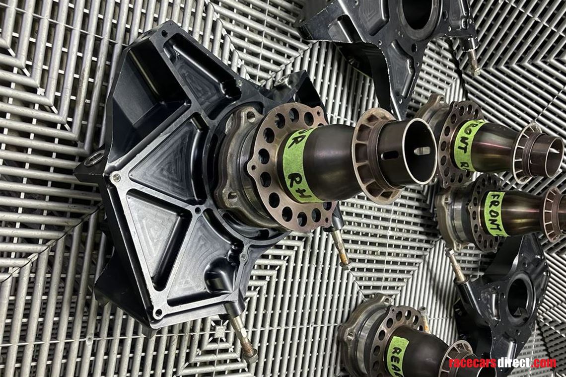 new-gt3-race-car-center-lock-kit-and-hubs-sus