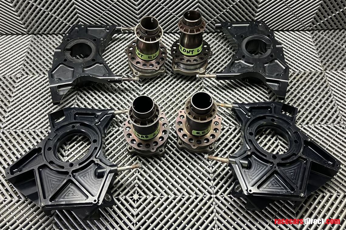 new-gt3-race-car-center-lock-kit-and-hubs-sus