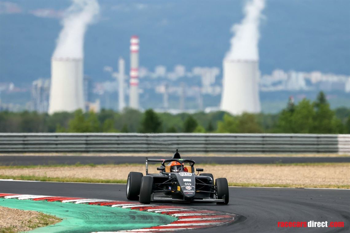 available-seat-f4cez-championship