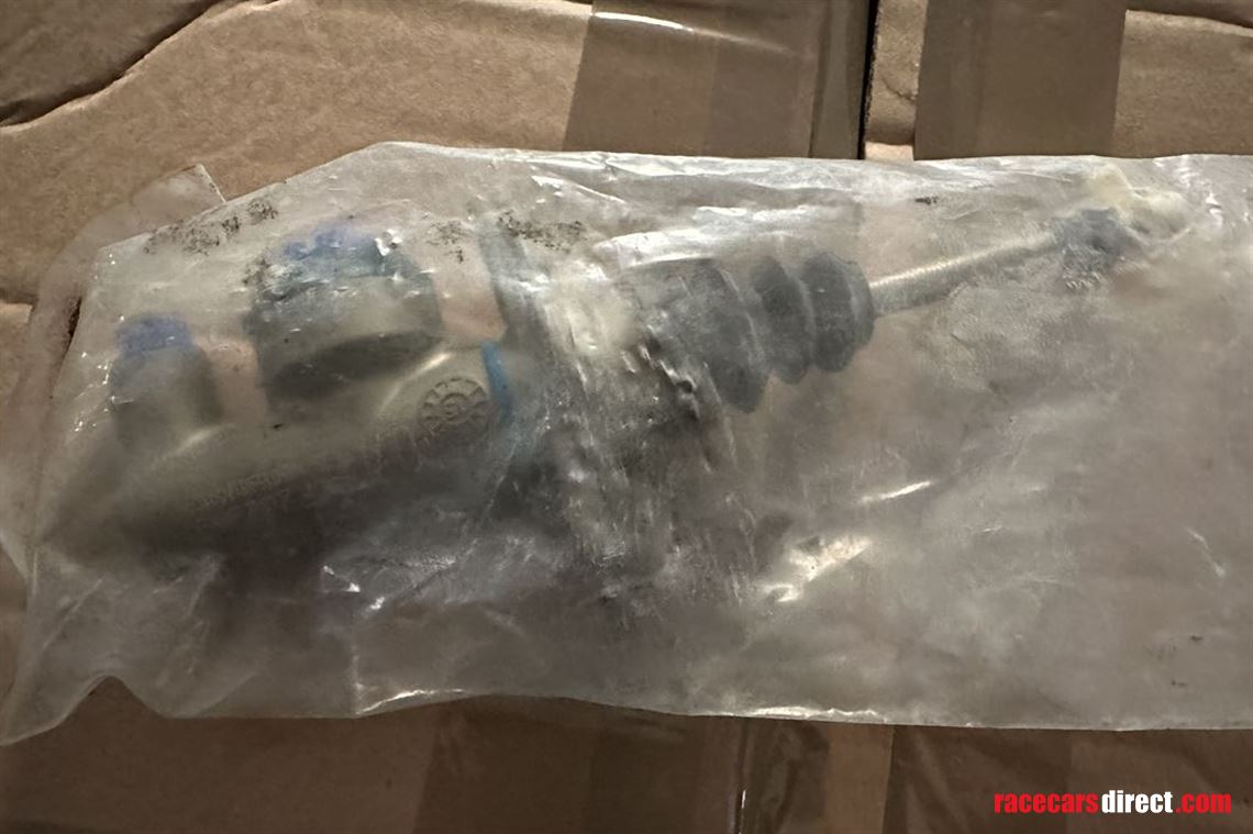 ap-racing-master-cylinder-0700