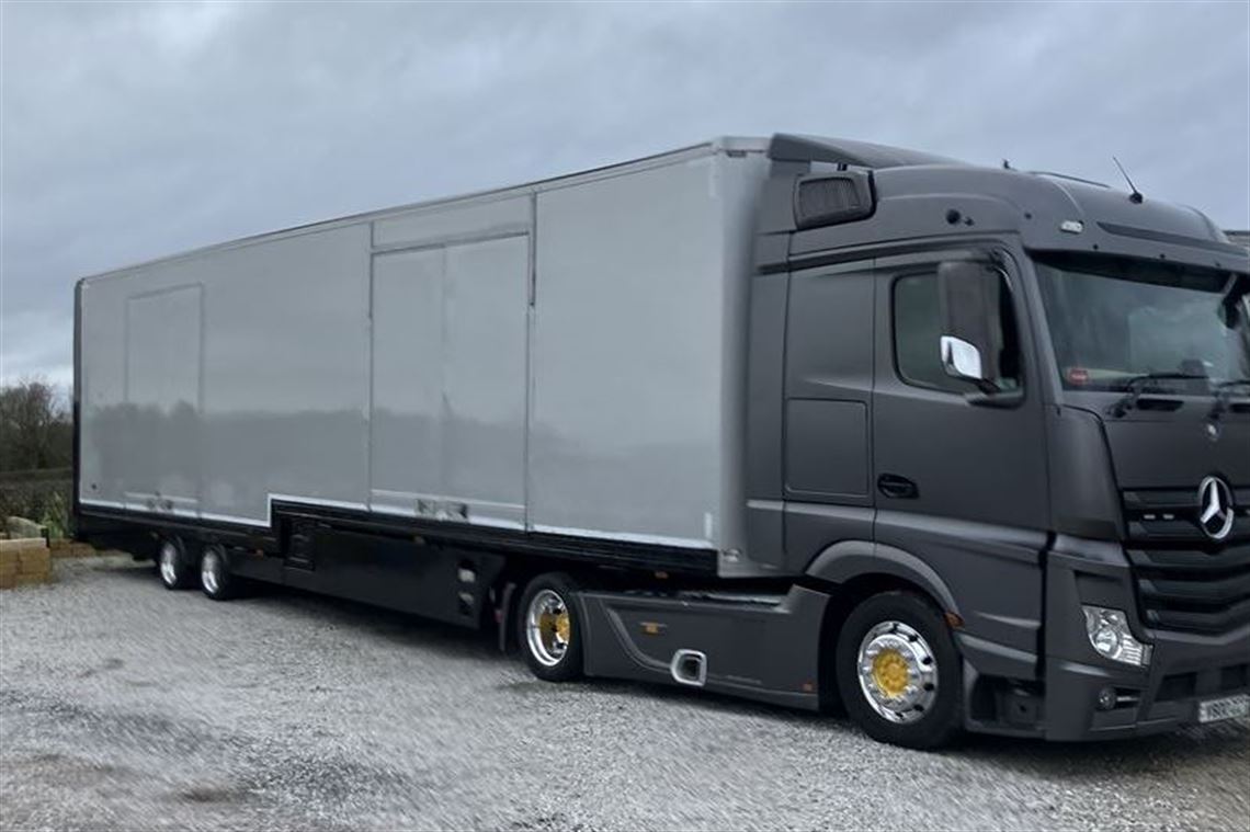 4-car-enclosed-trailer-mercedes-actros-4x2-lo