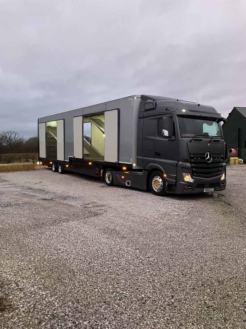 4-car-enclosed-trailer-mercedes-actros-4x2-lo