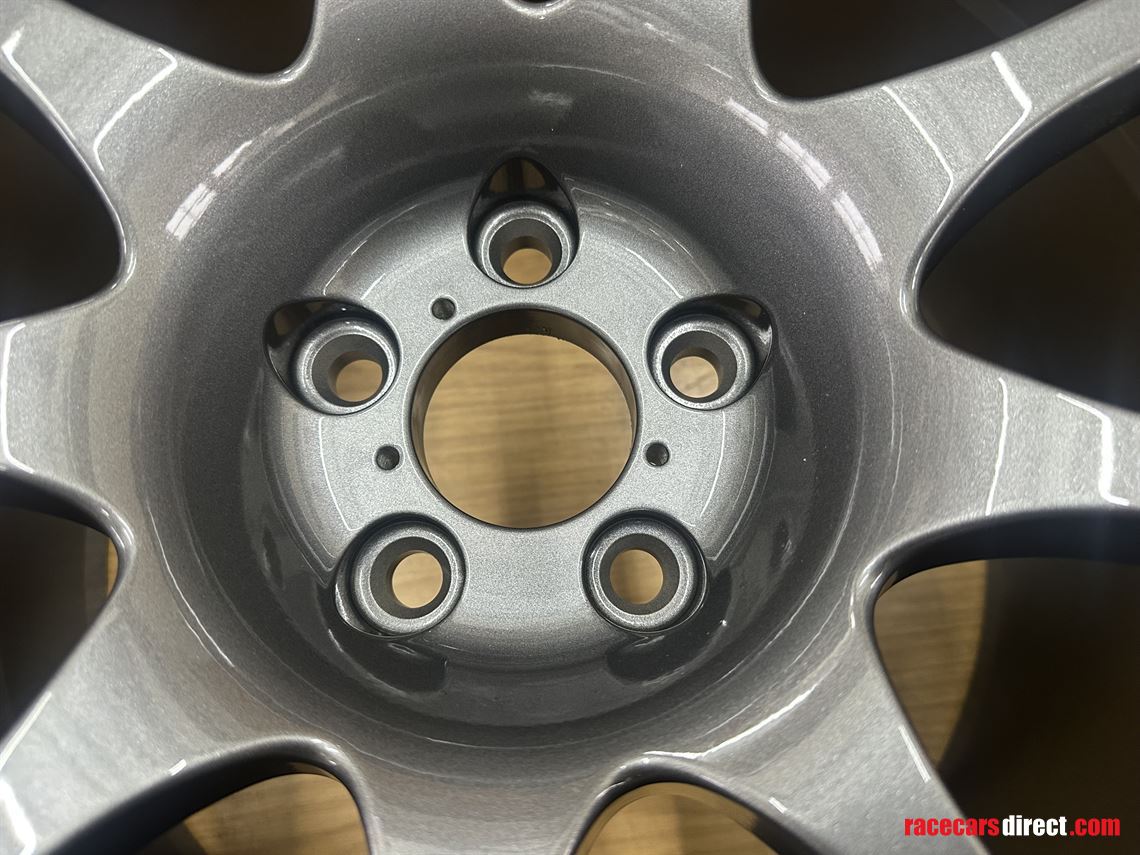 new-11-x-18-competition-centre-lock-wheelsset