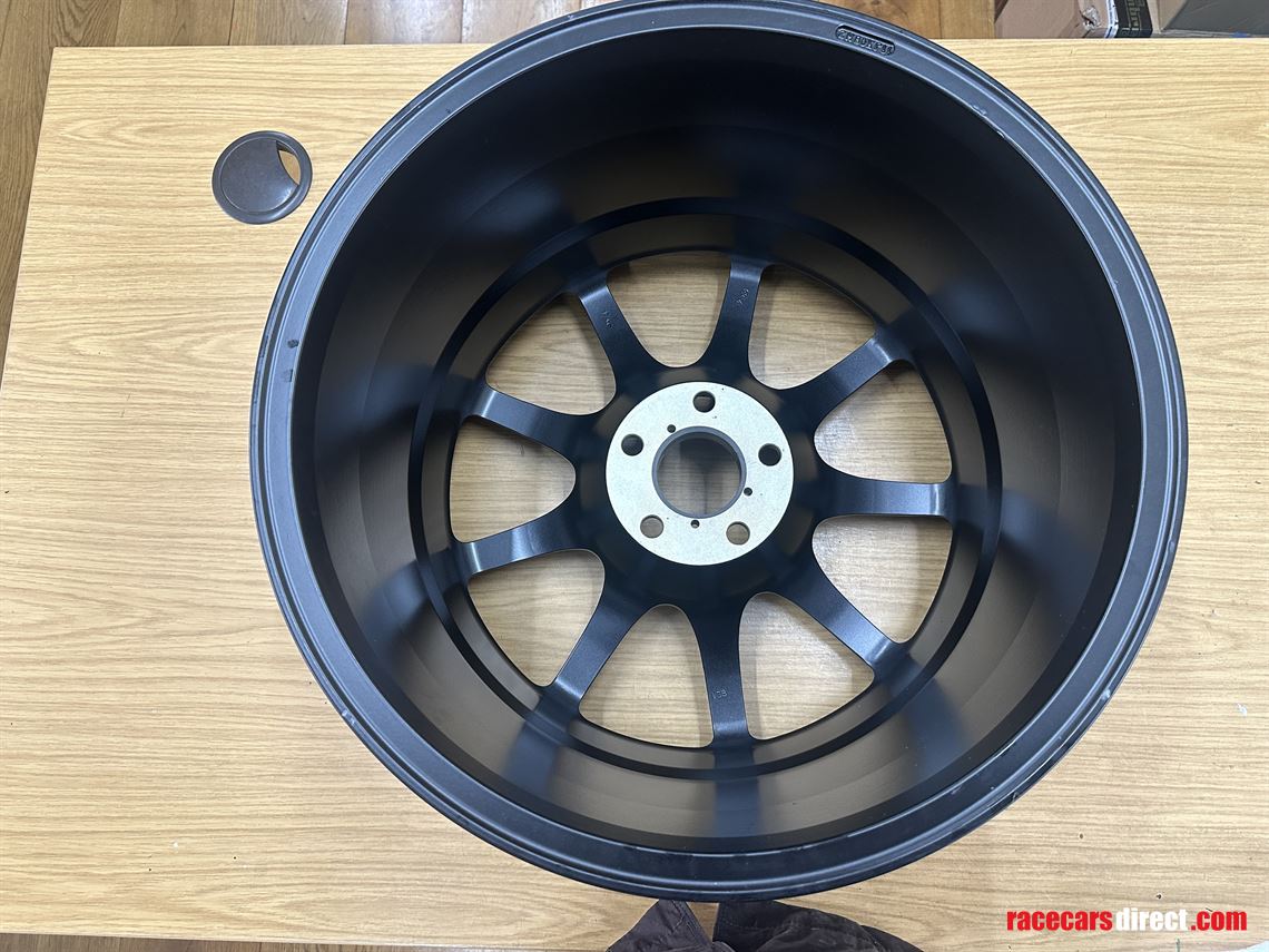 new-11-x-18-competition-centre-lock-wheelsset