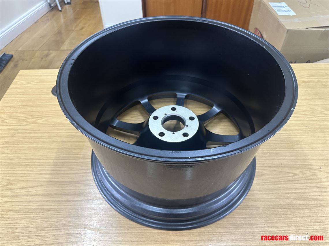 new-11-x-18-competition-centre-lock-wheelsset