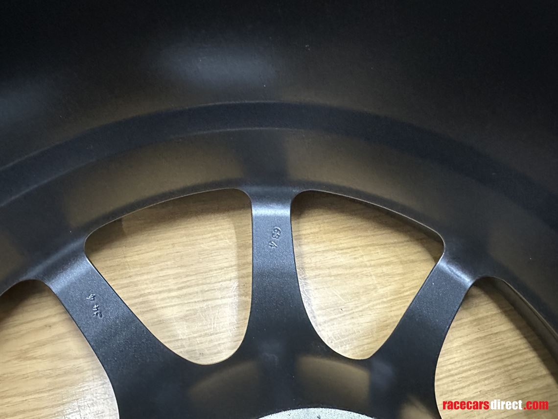 new-11-x-18-competition-centre-lock-wheelsset