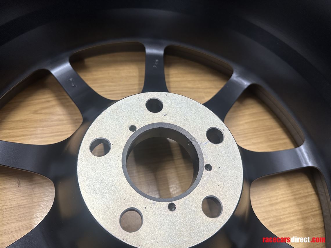 new-11-x-18-competition-centre-lock-wheelsset