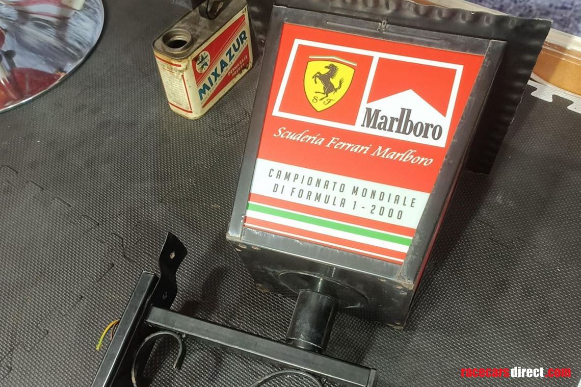 2-lanterns-ferrari-marlboro-2000