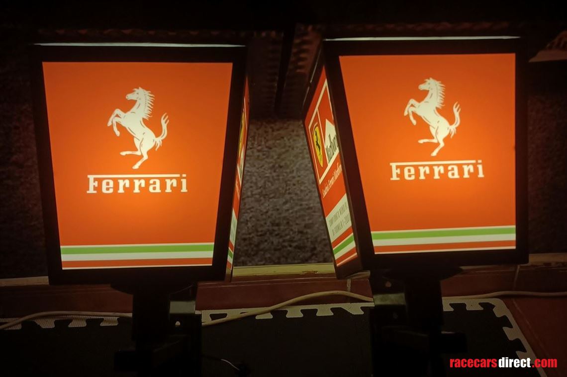2-lanterns-ferrari-marlboro-2000