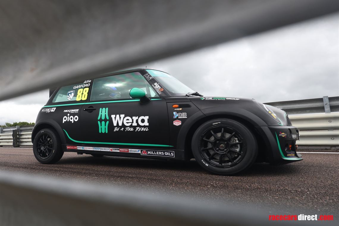 mini-challenge-cooper-race-car