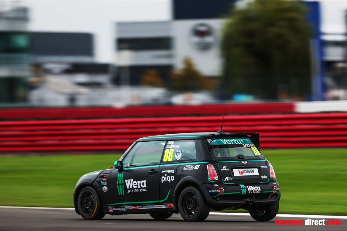 mini-challenge-cooper-race-car