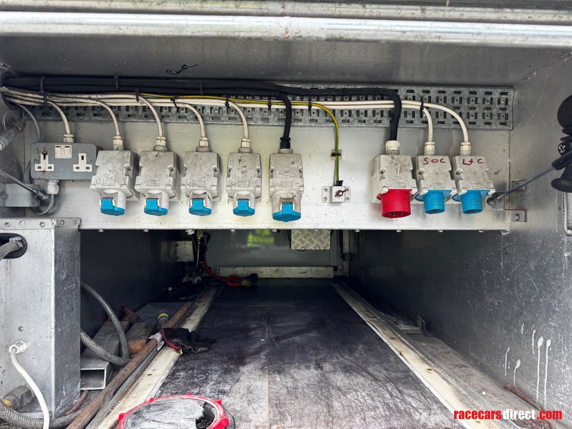 2-car-transporter-with-office