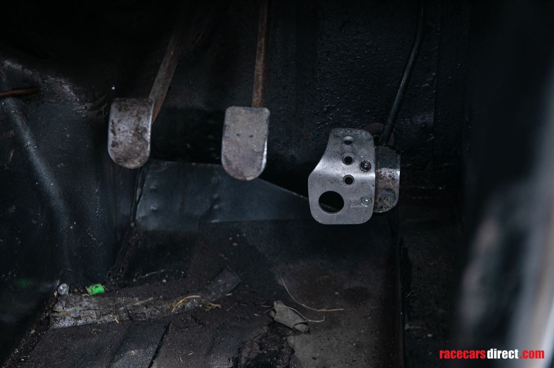 1972-mg-b-gt-race-car---offered-directly-from