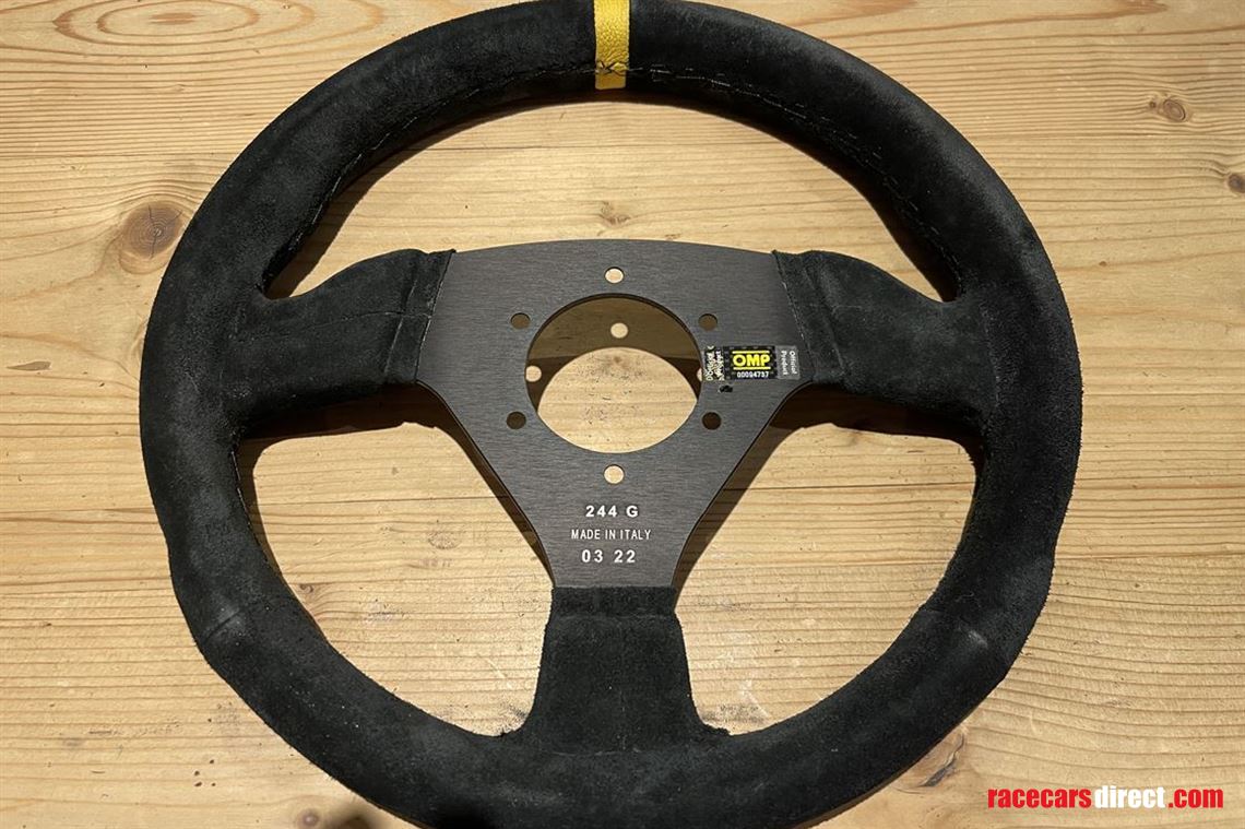 omp-trecento-uno-sports-steering-wheel