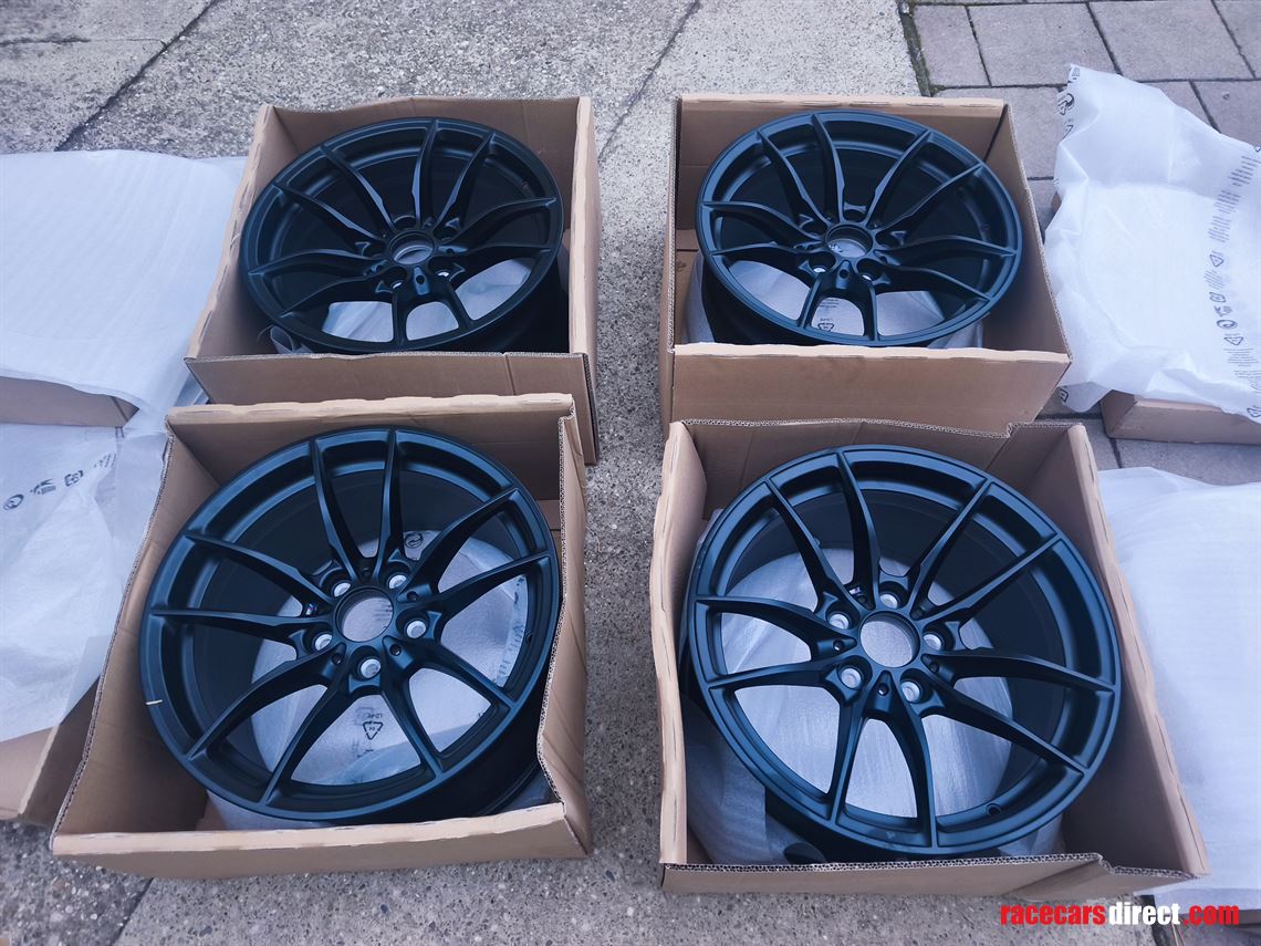 bmw-m2-cs-racing-wheels-motorsport-fuchs-18x1