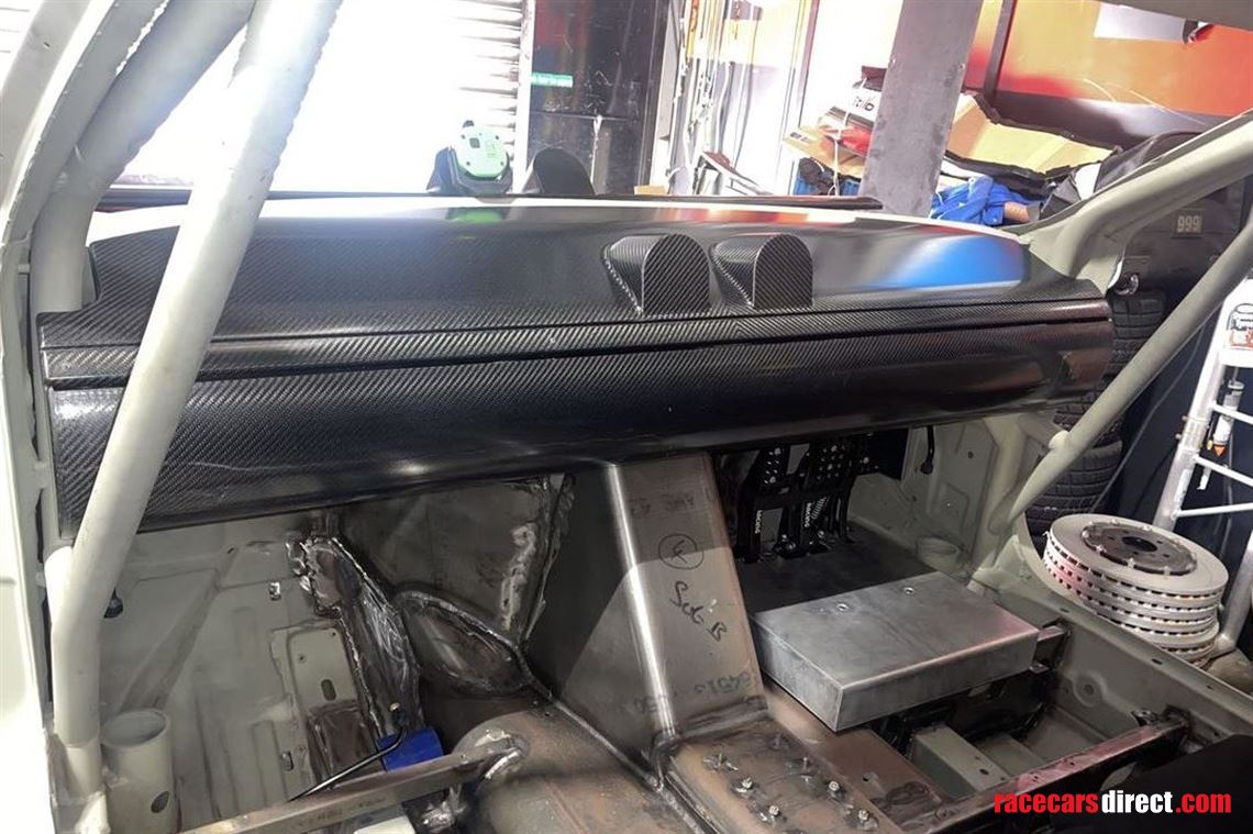 nissan-gt3-carbon-dashboard