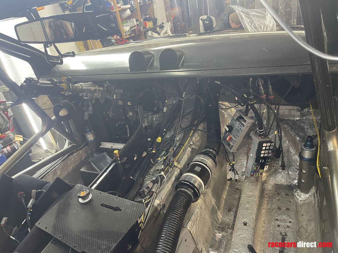 nissan-gt3-carbon-dashboard