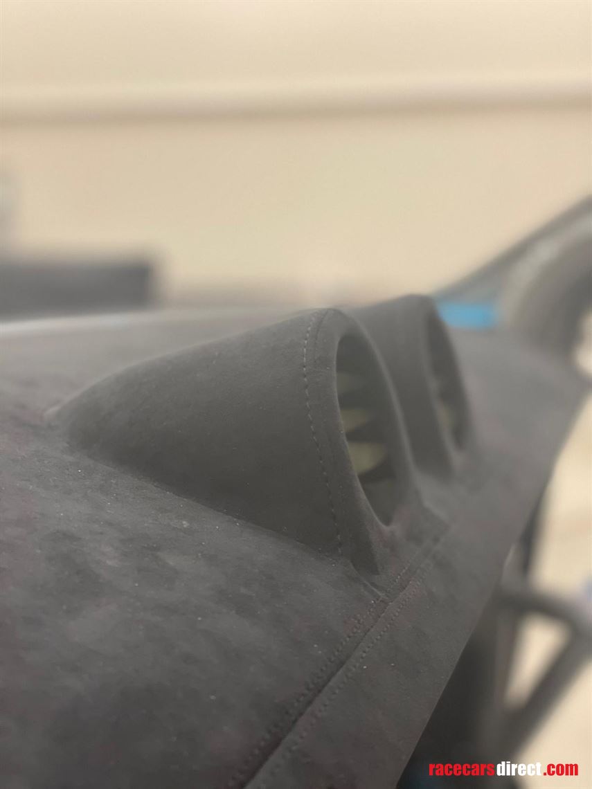 nissan-gt3-carbon-dashboard