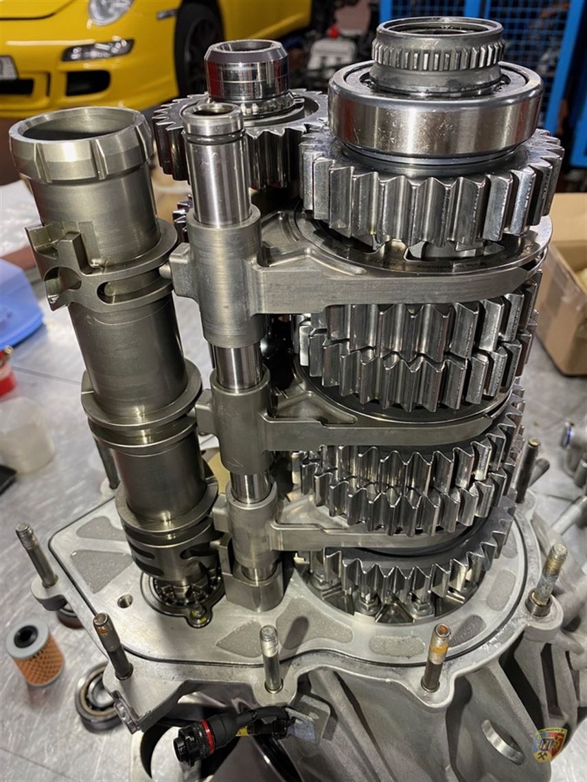 porsche-997-gt3-r---sabine-schmitz---patrick