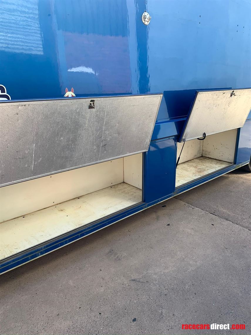 renault-13-tonne-transport-lorry-with-tail-li